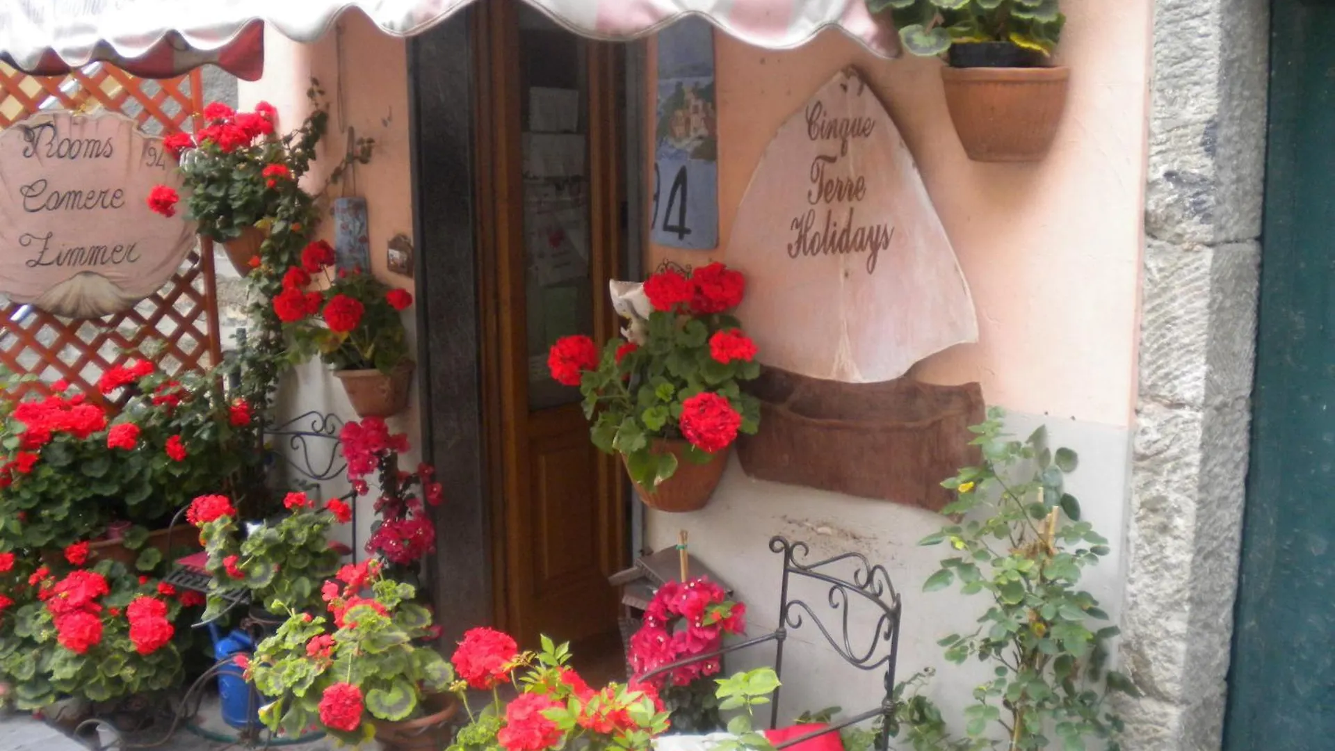 Cinqueterre Holidays Риомаджиоре 3*,  Италия